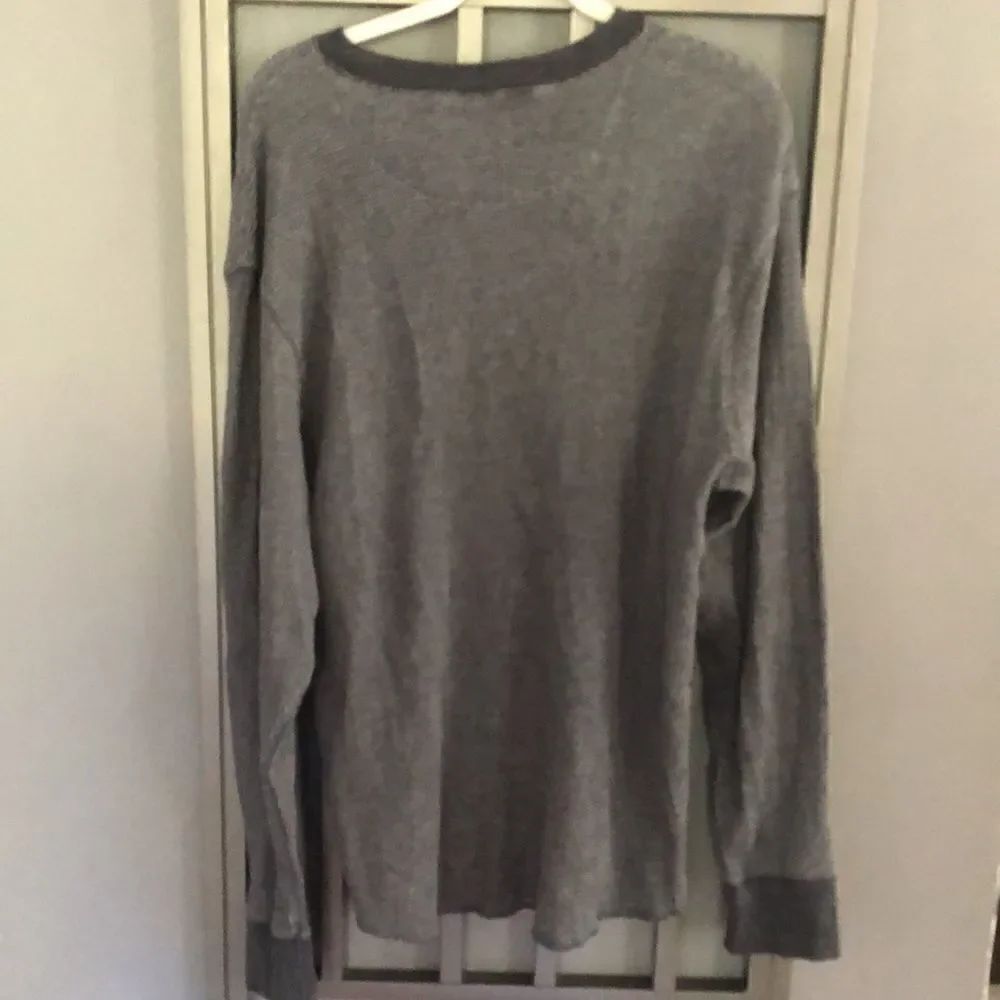 NWT Gap Heathered gray thermal shirt. Size XXL - Picture 3 of 4